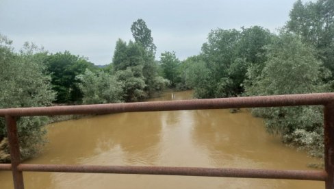 U LOZNIČKOM KRAJU STRAH OD NOVIH KIŠA: Jadar nabujao iako nije bilo padavina 24 sata (FOTO/VIDEO)