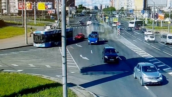 СНИМАК ВЕЛИКОГ ЛАНЧАНОГ СУДАРА У САНКТ ПЕТЕРБУРГУ: Камион прешао у супротну траку, у несрећи учествовало 13 возила (ВИДЕО) СНИМАК ВЕЛИКОГ ЛАНЧАНОГ СУДАРА У САНКТ ПЕТЕРБУРГУ: Камион прешао у супротну траку, у несрећи учествовало 13 возила (ВИДЕО)