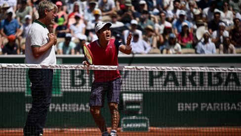 RASPRAVA NA ROLAN GAROSU: Japanac pobeseneo zbog odluke sudije, to ga koštalo gubitka gema (VIDEO) RASPRAVA NA ROLAN GAROSU: Japanac pobeseneo zbog odluke sudije, to ga koštalo gubitka gema (VIDEO)