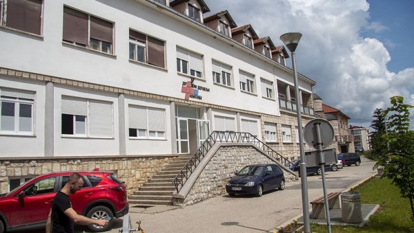 ВЕЛИКИ БРОЈ НЕВЕСИЊАЦА ТРАЖИО ПОМОЋ У ДОМУ ЗДРАВЉА: Неисправа вода или вирус узрок стомачних тегоба? ВЕЛИКИ БРОЈ НЕВЕСИЊАЦА ТРАЖИО ПОМОЋ У ДОМУ ЗДРАВЉА: Неисправа вода или вирус узрок стомачних тегоба?