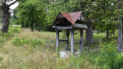 OKLIZNUO SE, ILI HTEO DA SE UBIJE? Novi detalji nesreće u Ušću kod Obrenovca, čovek upao u bunar i udavio se OKLIZNUO SE, ILI HTEO DA SE UBIJE? Novi detalji nesreće u Ušću kod Obrenovca, čovek upao u bunar i udavio se