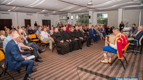 СА ЧЕМЕРНА ВИЛА КЛИЧЕ, ПРИГРЛИМО ЗЕМЉУ ПРИЧЕ: У Зрењанину јубиларна Херцеговачка сијела СА ЧЕМЕРНА ВИЛА КЛИЧЕ, ПРИГРЛИМО ЗЕМЉУ ПРИЧЕ: У Зрењанину јубиларна Херцеговачка сијела