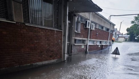 VANREDNA SITUACIJA U JAGODINI: Posle nepogoda, velika šteta u gradu i svih 52 sela VANREDNA SITUACIJA U JAGODINI: Posle nepogoda, velika šteta u gradu i svih 52 sela