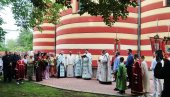 ПАРАЋИНСКА ЦРКВА ОБЕЛЕЖИЛА СЛАВУ: Велики број верника у Храму Свете Тројице (ФОТО) ПАРАЋИНСКА ЦРКВА ОБЕЛЕЖИЛА СЛАВУ: Велики број верника у Храму Свете Тројице (ФОТО)
