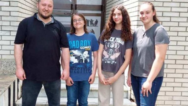 ПРВЕ НАГРАДЕ ЗА СОЛФЕЂИСТЕ ИЗ ПАРАЋИНА: Ученици ОМШ „Миленко Живковић“ нижу признања (ФОТО) ПРВЕ НАГРАДЕ ЗА СОЛФЕЂИСТЕ ИЗ ПАРАЋИНА: Ученици ОМШ „Миленко Живковић“ нижу признања (ФОТО)