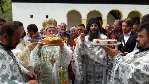 PROSLAVILI PEDESETNICU: Manastir Svete Trojice u Pljevljima obeležio hramovnu slavu (FOTO)