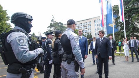 NIZ MANIFESTACIJA: Obeležen Dan Ministarstva unutrašnjih poslova i Dan policije (VIDEO) NIZ MANIFESTACIJA: Obeležen Dan Ministarstva unutrašnjih poslova i Dan policije (VIDEO)