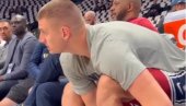 SRBINU NI TO NIJE POMOGLO! Nikola Jokić ima posebnu amajliju pred svaki meč (VIDEO) SRBINU NI TO NIJE POMOGLO! Nikola Jokić ima posebnu amajliju pred svaki meč (VIDEO)