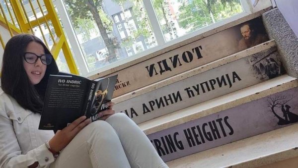 УЧЕНИЦИ СРЕДЊЕ ШКОЛЕ 28. ЈУНИ ИЗ ИСТОЧНОГ САРАЈЕВА ИЗРАДИЛИ АУДИО-БАЈКЕ: Важност књиге и читалаштва УЧЕНИЦИ СРЕДЊЕ ШКОЛЕ 28. ЈУНИ ИЗ ИСТОЧНОГ САРАЈЕВА ИЗРАДИЛИ АУДИО-БАЈКЕ: Важност књиге и читалаштва