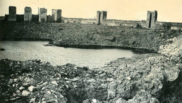 ГОДИШЊИЦА НАЈВЕЋЕ ТРАГЕДИЈЕ У ИСТОРИЈИ СМЕДЕРЕВА: На данашњи дан пре 82 године погинуло више од хиљаду грађана ГОДИШЊИЦА НАЈВЕЋЕ ТРАГЕДИЈЕ У ИСТОРИЈИ СМЕДЕРЕВА: На данашњи дан пре 82 године погинуло више од хиљаду грађана