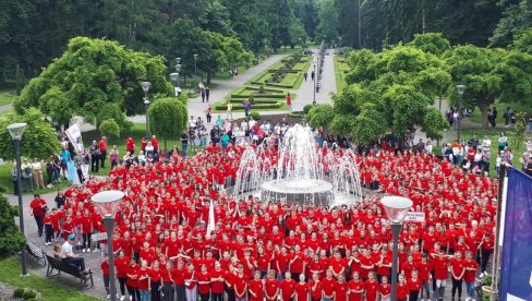 ČUVARI TRADICIJE NA OKUPU: U Vrnjačkoj Banji održan Međunarodni festival folklora