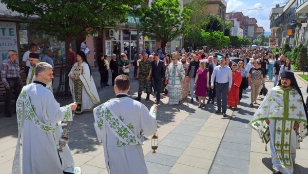 ВРАЊЕ ПРОСЛАВИЛО ГРАДСКУ СЛАВУ, ДУХОВСКИ ПОНЕДЕЉАК: Заједно окупљени око исте вере и истог крста ВРАЊЕ ПРОСЛАВИЛО ГРАДСКУ СЛАВУ, ДУХОВСКИ ПОНЕДЕЉАК: Заједно окупљени око исте вере и истог крста