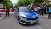 ПРОВОКАЦИЈА ПОЛИЦИЈЕ ЛАЖНЕ ДРЖАВЕ: Ушли возилом међу Србе који мирно протестују (ФОТО/ВИДЕО)