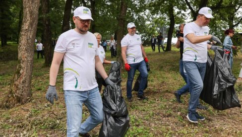 ПОВОДОМ СВЕТСКОГ ДАНА ЗАШТИТЕ ЖИВОТНЕ СРЕДИНЕ: НИС и његови волонтери у акцији чишћења Фрушке горе