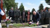 SRBIJA NE ZABORAVLJA HEROJA SA PAŠTRIKA: Ministar Vučević položio venac Savi Erdeljanu SRBIJA NE ZABORAVLJA HEROJA SA PAŠTRIKA: Ministar Vučević položio venac Savi Erdeljanu