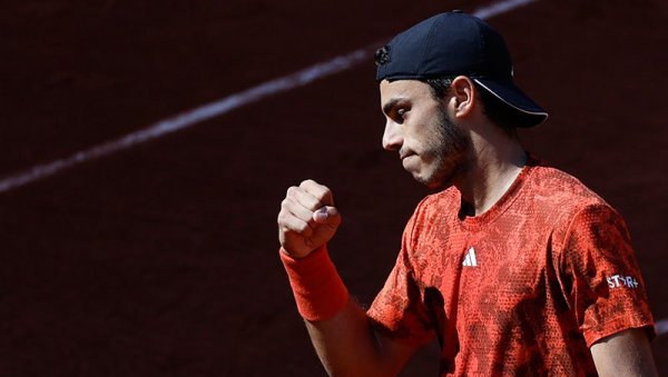 АРГЕНТИНАЦ ЈЕ СИГУРНО ОТВОРИО ТУРНИР: Мунар је морао да се пребаци на шљаку! АРГЕНТИНАЦ ЈЕ СИГУРНО ОТВОРИО ТУРНИР: Мунар је морао да се пребаци на шљаку!
