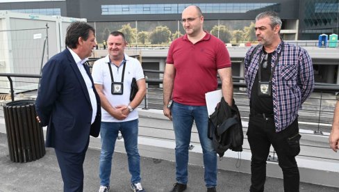 POLICIJA ĆE POJAČATI KONTROLU: Ministar Gašić - Sprečićemo rad divljih taksista na Aerodromu Nikola Tesla POLICIJA ĆE POJAČATI KONTROLU: Ministar Gašić - Sprečićemo rad divljih taksista na Aerodromu Nikola Tesla