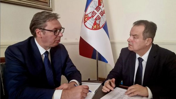 ВУЧИЋ: Сутра увече представићемо део онога на чему напорно радимо недељама ВУЧИЋ: Сутра увече представићемо део онога на чему напорно радимо недељама