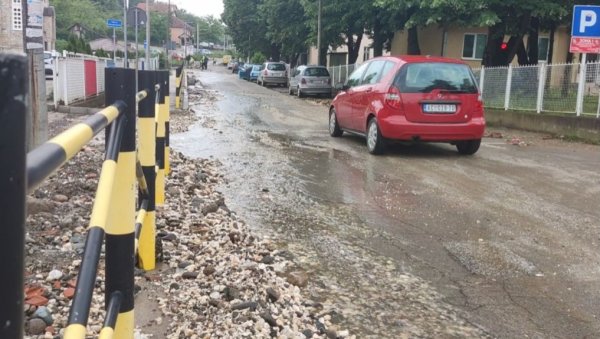 ЈОШ ЈЕДНА ОПШТИНА У СРБИЈИ ПРОГЛАСИЛА ВАНРЕДНУ СИТУАЦИЈУ: Угрожено 20 насељених места у Александровцу ЈОШ ЈЕДНА ОПШТИНА У СРБИЈИ ПРОГЛАСИЛА ВАНРЕДНУ СИТУАЦИЈУ: Угрожено 20 насељених места у Александровцу