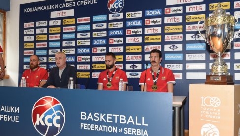 SRBIJA DOČEKALA VELIKE ŠAMPIONE Basketaši jednu stvar nisu očekivali u Beču, ali... (FOTO)