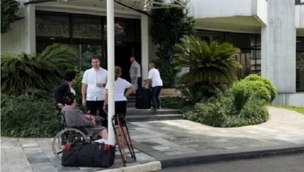 НАЈАВИЛИ ПА ОДУСТАЛИ ОД ШТРАЈКА: Радници Института Игало добили још једну закаснелу плату НАЈАВИЛИ ПА ОДУСТАЛИ ОД ШТРАЈКА: Радници Института Игало добили још једну закаснелу плату