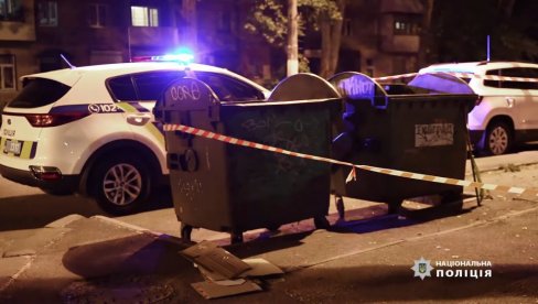 SIN UBIO MAJKU, PA RASKOMADAO TELO: Jezivo ubistvo potreslo Ukrajinu, policija pronašla glavu u kontejneru (VIDEO) SIN UBIO MAJKU, PA RASKOMADAO TELO: Jezivo ubistvo potreslo Ukrajinu, policija pronašla glavu u kontejneru (VIDEO)