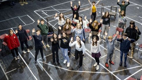 OSUDA I ODBRANA UMETNOSTI NA SCENI TEATRA: Mladi pozorišni eksperti OSUDA I ODBRANA UMETNOSTI NA SCENI TEATRA: Mladi pozorišni eksperti