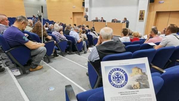 ТРАЖИМО ИСТА ПРАВА: Одржана друга велика скупштина чланова Савеза Срба из Црне Горе ТРАЖИМО ИСТА ПРАВА: Одржана друга велика скупштина чланова Савеза Срба из Црне Горе