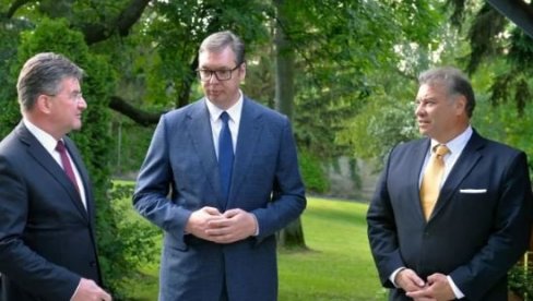 VREME JE DA PRIŠTINA NAPOKON ISPUNI SVOJE OBAVEZE Vučić se sastao sa Lajčakom i Eskobarom VREME JE DA PRIŠTINA NAPOKON ISPUNI SVOJE OBAVEZE Vučić se sastao sa Lajčakom i Eskobarom