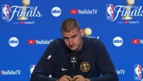 KADA VIDIM SRBE NA TRIBINI I NAŠE ZASTAVE... Ameri se ućutali kada je Nikola Jokić objasnio koliko mu otadžbina znači KADA VIDIM SRBE NA TRIBINI I NAŠE ZASTAVE... Ameri se ućutali kada je Nikola Jokić objasnio koliko mu otadžbina znači