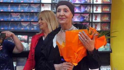 LEPA LUKIĆ PROGOVORILA O SMRTI: Nikome ne smetam i mafijaši me poštuju LEPA LUKIĆ PROGOVORILA O SMRTI: Nikome ne smetam i mafijaši me poštuju