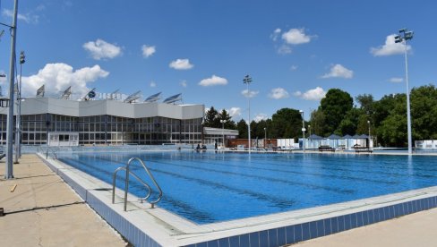 У КИКИНДИ ТРИ ДАНА БЕСПЛАТНО НА БАЗЕНЕ: Врућина убрзала купалишну сезону У КИКИНДИ ТРИ ДАНА БЕСПЛАТНО НА БАЗЕНЕ: Врућина убрзала купалишну сезону