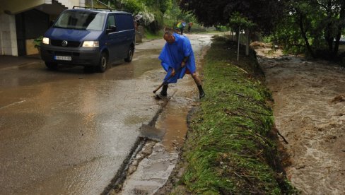 BUJICE NAPRAVILE MILIONSKU ŠTETU: Vrnjačka Banja po treći put ovog proleća na udaru vodene stihije BUJICE NAPRAVILE MILIONSKU ŠTETU: Vrnjačka Banja po treći put ovog proleća na udaru vodene stihije