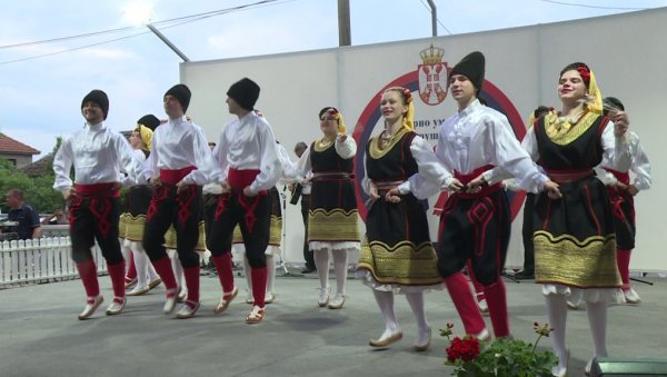 ВЕЧЕ ФОЛКЛОРА У ГЛОГОВЦУ КОД ЈАГОДИНЕ: Манифестација у Глоговцу (ФОТО)