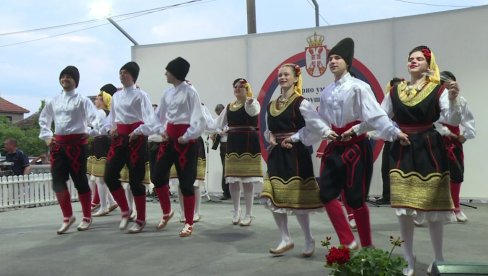 ВЕЧЕ ФОЛКЛОРА У ГЛОГОВЦУ КОД ЈАГОДИНЕ: Манифестација у Глоговцу (ФОТО)
