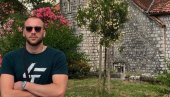 „МОЈА МУЗИКА ЈЕ НАОРУЖАНА ЉУБАВЉУ И ВЕРОМ“ Бањалучанин снимио песму подршке Србима на КиМ (ВИДЕО)