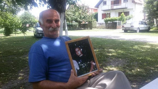 МИСТЕРИЈА УБИСТВА У СРБИЈИ СТАРА 19 ГОДИНА Потресна исповест оца: Горана су убили на пумпи, шест дана након рођендана МИСТЕРИЈА УБИСТВА У СРБИЈИ СТАРА 19 ГОДИНА Потресна исповест оца: Горана су убили на пумпи, шест дана након рођендана