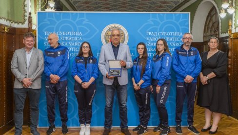 Gradonačelnik Bakić primio seniorke Streljačkog kluba Spartak (FOTO) Gradonačelnik Bakić primio seniorke Streljačkog kluba Spartak (FOTO)