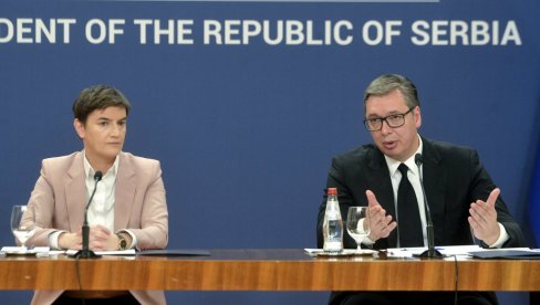 VAŽNO OBRAĆANJE PREDSEDNIKA: Vučić najavio veliko povećanje plata i penzija, novčanu pomoć za decu do 16 godina (VIDEO) VAŽNO OBRAĆANJE PREDSEDNIKA: Vučić najavio veliko povećanje plata i penzija, novčanu pomoć za decu do 16 godina (VIDEO)