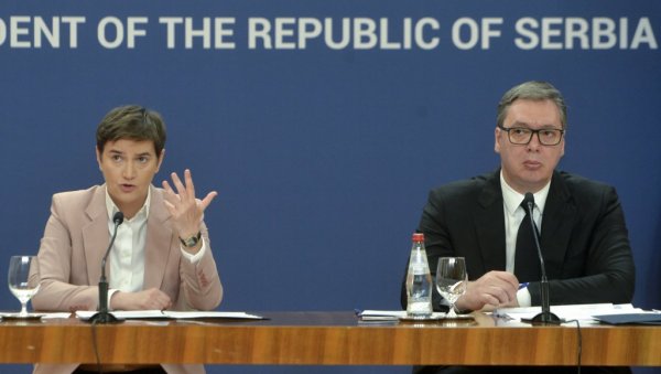 БРНАБНИЋ: Тајкунски медији постављају потпуно супротна питања председнику, али у оба је он за нешто крив БРНАБНИЋ: Тајкунски медији постављају потпуно супротна питања председнику, али у оба је он за нешто крив