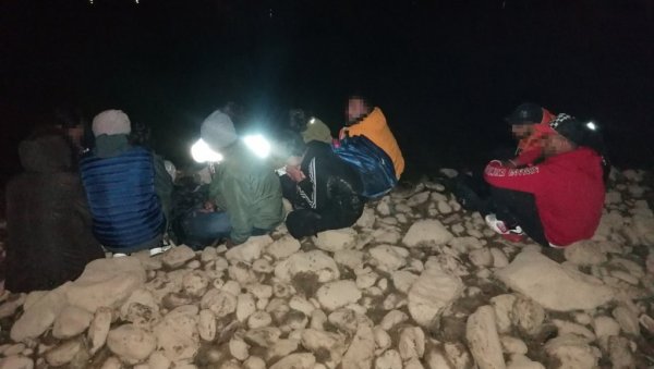 ВЕЛИКА АКЦИЈА ПОЛИЦИЈЕ: Хрватска за једну ноћ спречила чак 600 миграната да илегално уђу у земљу ВЕЛИКА АКЦИЈА ПОЛИЦИЈЕ: Хрватска за једну ноћ спречила чак 600 миграната да илегално уђу у земљу