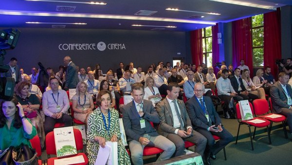 „ЗЕЛЕНА ЕКОНОМИЈА – ПОКРЕТАЧ РАЗВОЈА ПРИВРЕДЕ СРПСКЕ”. Конференција Привредне коморе Српске у Требињу „ЗЕЛЕНА ЕКОНОМИЈА – ПОКРЕТАЧ РАЗВОЈА ПРИВРЕДЕ СРПСКЕ”. Конференција Привредне коморе Српске у Требињу