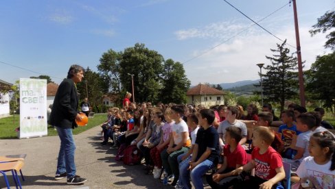 MALI SVET U GOSTIMA: Festival umetničkog stvaralaštva za decu i mlade u Kraljevu