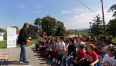 MALI SVET U GOSTIMA: Festival umetničkog stvaralaštva za decu i mlade u Kraljevu MALI SVET U GOSTIMA: Festival umetničkog stvaralaštva za decu i mlade u Kraljevu