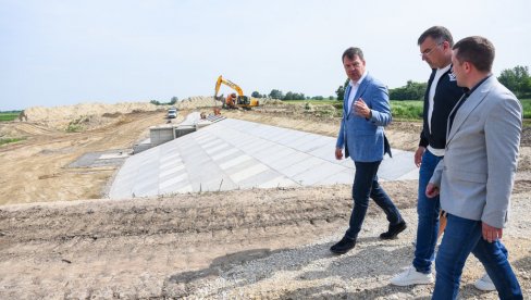 PRIVODI SE KRAJU IZGRADNJA AKUMULACIJE „SRBOBRAN“: Projekat finansiran iz Abu Dabi fonda obezbediće navodnjavanje 6.000 ha PRIVODI SE KRAJU IZGRADNJA AKUMULACIJE „SRBOBRAN“: Projekat finansiran iz Abu Dabi fonda obezbediće navodnjavanje 6.000 ha
