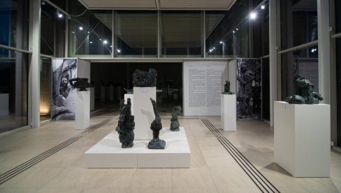 U GALERIJI NIKOLE KOKE JANKOVIĆA: Haluginovi Šaptači i na dodir U GALERIJI NIKOLE KOKE JANKOVIĆA: Haluginovi Šaptači i na dodir