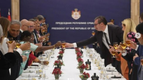 UVEK STE DOBRODOŠLI U NAŠU ZEMLJU Vučić ugostio na večeri predsednicu Republike Indije (FOTO) UVEK STE DOBRODOŠLI U NAŠU ZEMLJU Vučić ugostio na večeri predsednicu Republike Indije (FOTO)