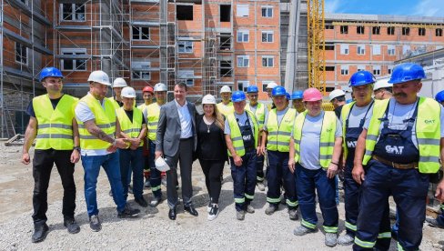 IZGRADNJA „KAMENICE 3“ GOTOVA U NOVEMBRU: Bolji i komforniji uslovi za lečenje pacijenata IZGRADNJA „KAMENICE 3“ GOTOVA U NOVEMBRU: Bolji i komforniji uslovi za lečenje pacijenata