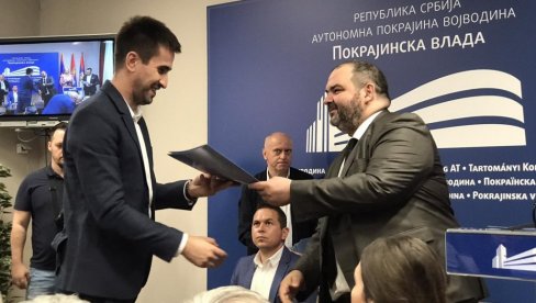 RADOVI KOD SOMBORA: Za put koji spaja Rastinu i Riđicu obezbeđeno 38 miliona dinara RADOVI KOD SOMBORA: Za put koji spaja Rastinu i Riđicu obezbeđeno 38 miliona dinara
