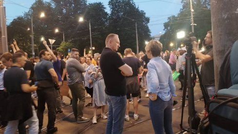 POLITIČKI PROTESTI U BEOGRADU: Seka Sablić pričala o vremenu kad su Srbijom vladali oni koji organizuju protest POLITIČKI PROTESTI U BEOGRADU: Seka Sablić pričala o vremenu kad su Srbijom vladali oni koji organizuju protest